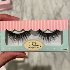 Brand new House of Lashes in Mon Cheri